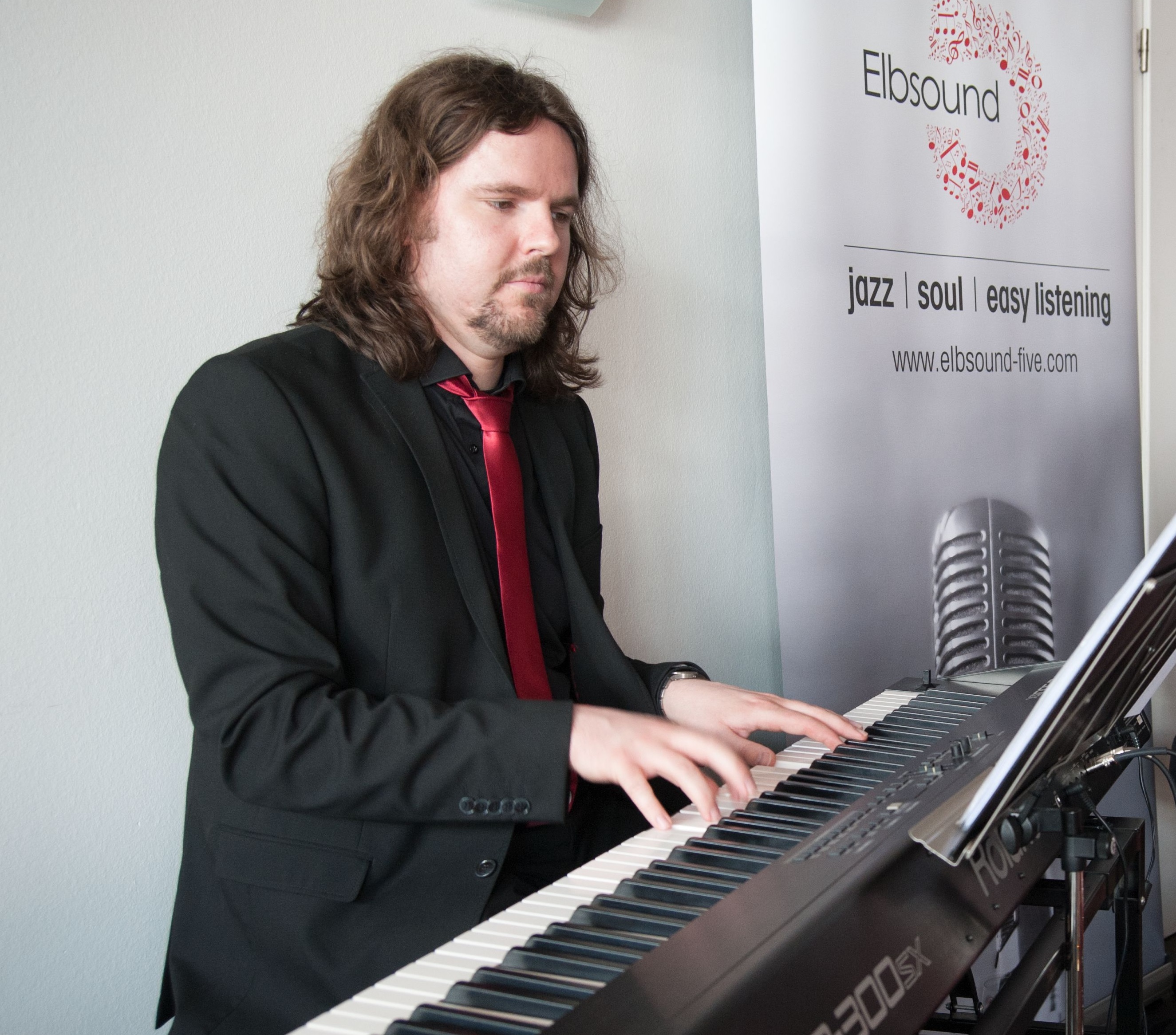 Thomas Simanowski, unser Tastenkünstler. Als Pianist ist er zuständig für die richtigen Akkorde und die fetten Sounds.